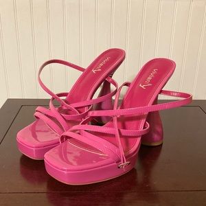 Fuchsia pink platform strappy sandals sz 11